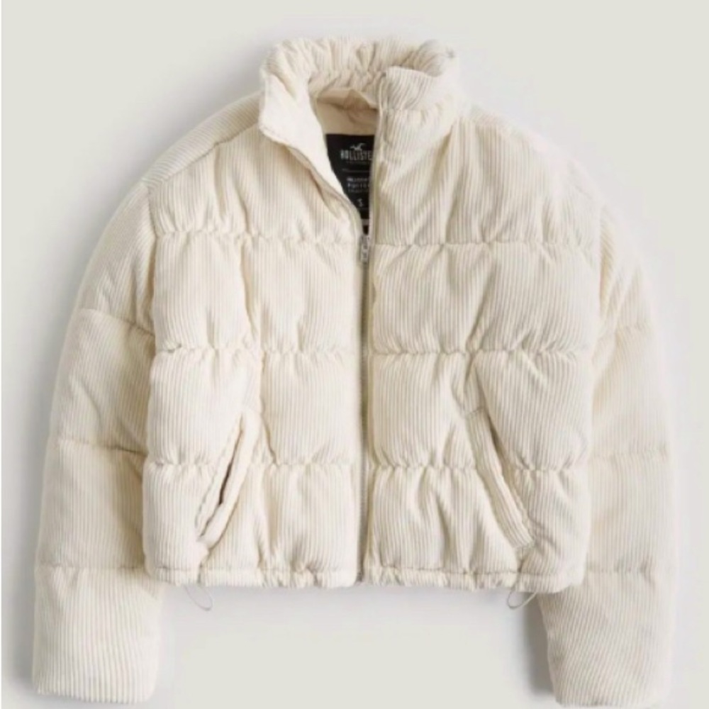 Hollister Puffer Collection Corduroy Mock-Neck Puffer Jacket cream/beige. XS